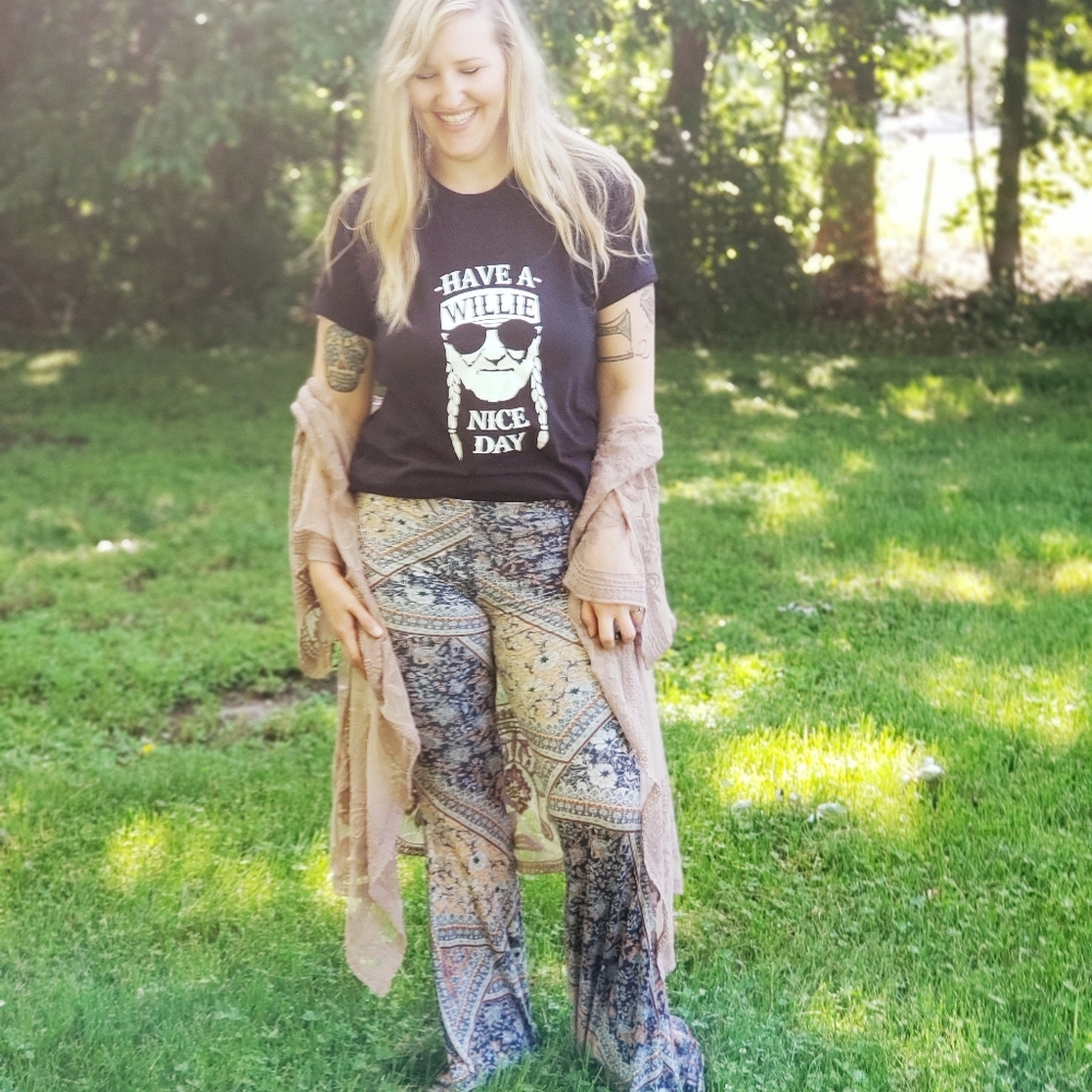 Boutique Unisex Willie Nelson Music Shirt